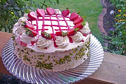 Erdbeertorte mit zarter Joghurtcreme 111