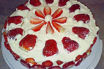 Erdbeertorte mit zarter Joghurtcreme 7