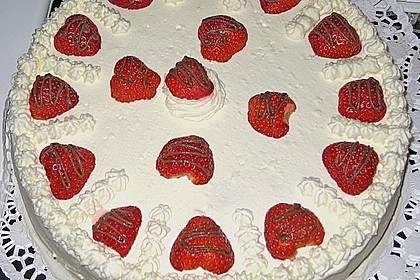 Erdbeertorte mit zarter Joghurtcreme 8