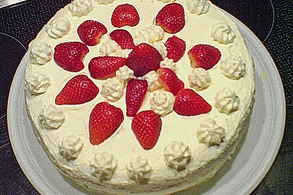 Erdbeertorte mit zarter Joghurtcreme 9