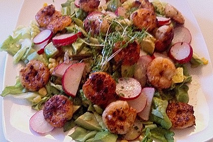 Bunter Salat von Scampi