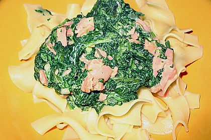 Bandnudeln mit Lachs und Blattspinat 1