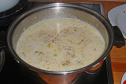 H&uuml;hnersuppe mit Mais 1