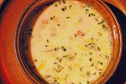 H&uuml;hnersuppe mit Mais
