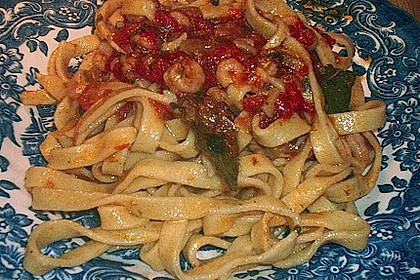 Schwarze Spaghetti mit Scampisugo 3