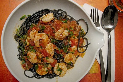 Schwarze Spaghetti mit Scampisugo 5