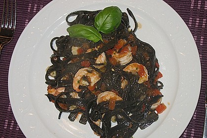 Schwarze Spaghetti mit Scampisugo 10