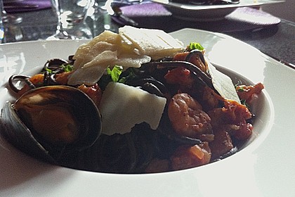 Schwarze Spaghetti mit Scampisugo 11