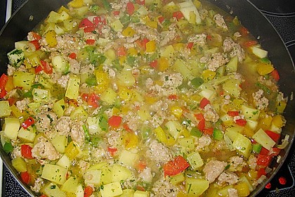 Paprika - Kartoffeltopf mit Hack
