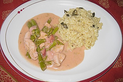 Ragout von H&auml;hnchenbrust, gr&uuml;nem Spargel und Erdbeeren mit K&uuml;rbiskernrisotto 2