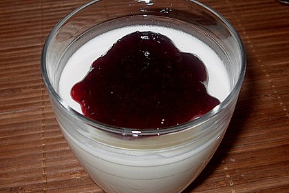 Panna Cotta auf Waldbeeren 1