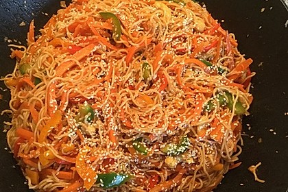 Asiatisch gebratene Nudeln süß - scharf, vegetarisch 17