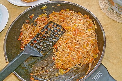 Asiatisch gebratene Nudeln süß - scharf, vegetarisch 25
