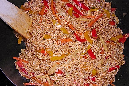 Asiatisch gebratene Nudeln süß - scharf, vegetarisch 8
