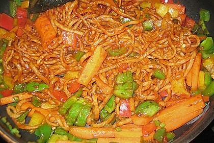 Asiatisch gebratene Nudeln süß - scharf, vegetarisch 11