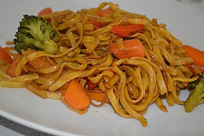 Asiatisch gebratene Nudeln süß - scharf, vegetarisch 5