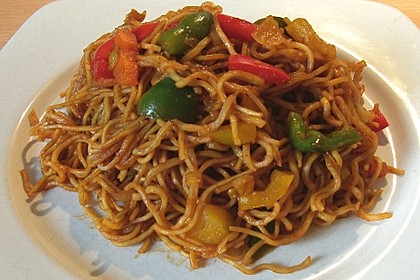 Asiatisch gebratene Nudeln süß - scharf, vegetarisch 22