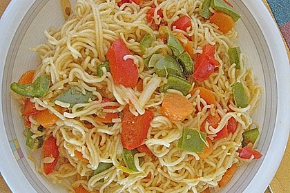 Asiatisch gebratene Nudeln süß - scharf, vegetarisch 19