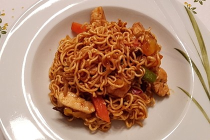 Asiatisch gebratene Nudeln süß - scharf, vegetarisch 6