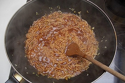 Asiatisch gebratene Nudeln süß - scharf, vegetarisch 32