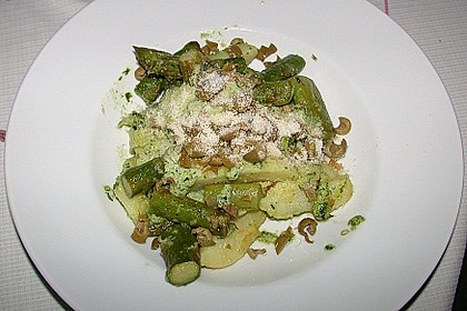 Gr&uuml;ner Spargel und neue Kartoffeln mit B&auml;rlauch - Pesto 2