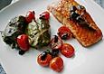 Lachs mit Oliven - Tomatensauce und gebackenen Tomaten