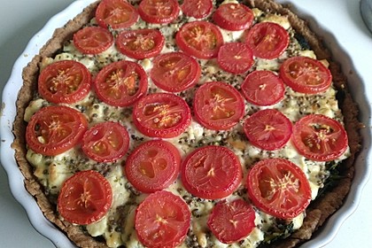 Quiche mit Spinat, Feta, Tomaten und Pinienkernen 3