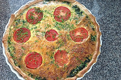 Quiche mit Spinat, Feta, Tomaten und Pinienkernen 11