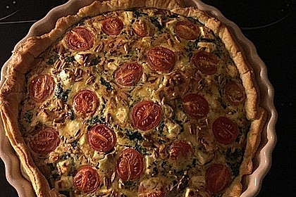 Quiche mit Spinat, Feta, Tomaten und Pinienkernen 6