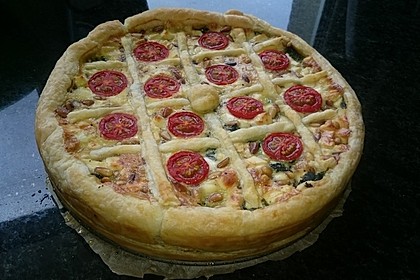 Quiche mit Spinat, Feta, Tomaten und Pinienkernen 5