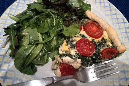 Quiche mit Spinat, Feta, Tomaten und Pinienkernen 2