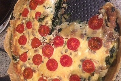 Quiche mit Spinat, Feta, Tomaten und Pinienkernen 16
