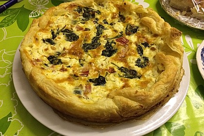 Quiche mit Spinat, Feta, Tomaten und Pinienkernen 18