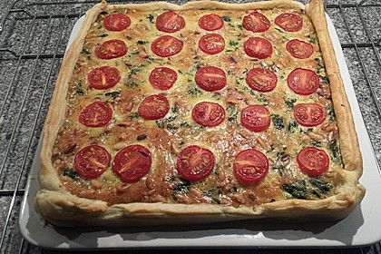 Quiche mit Spinat, Feta, Tomaten und Pinienkernen 7