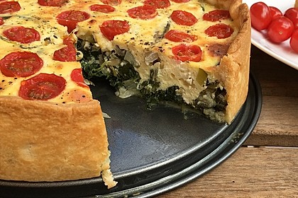 Quiche mit Spinat, Feta, Tomaten und Pinienkernen 1