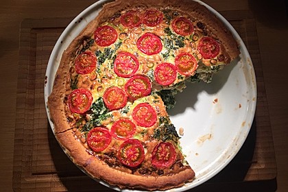 Quiche mit Spinat, Feta, Tomaten und Pinienkernen 8