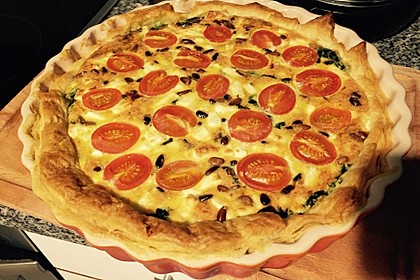Quiche mit Spinat, Feta, Tomaten und Pinienkernen 13