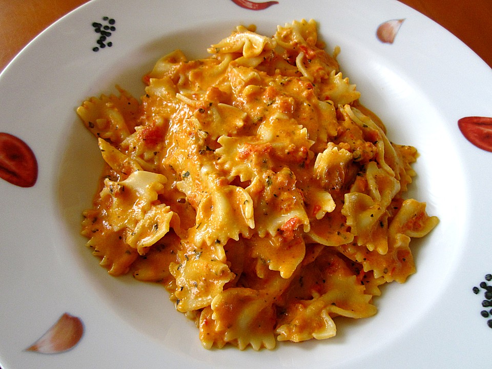 Nudeln mit Tomaten-Sahne-Soße (Rezept mit Bild) von Jasmin-Petra-Wenzel ...
