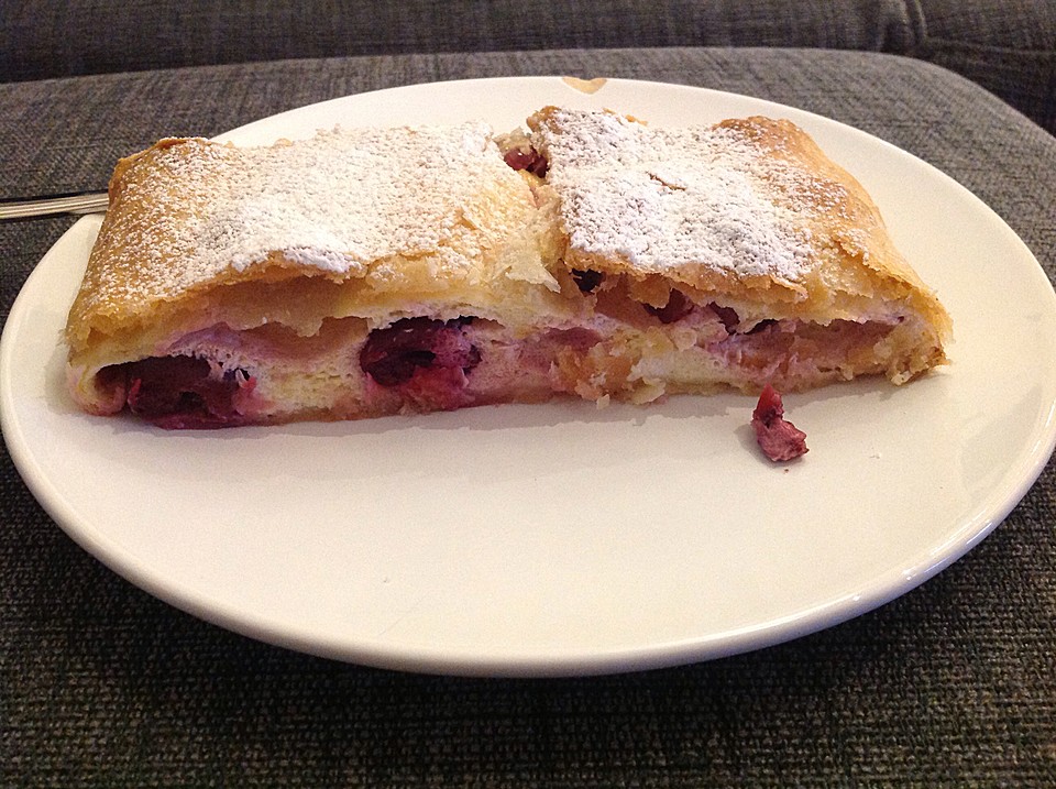 Topfen-Kirschstrudel (Rezept mit Bild) von genovefa56 | Chefkoch.de