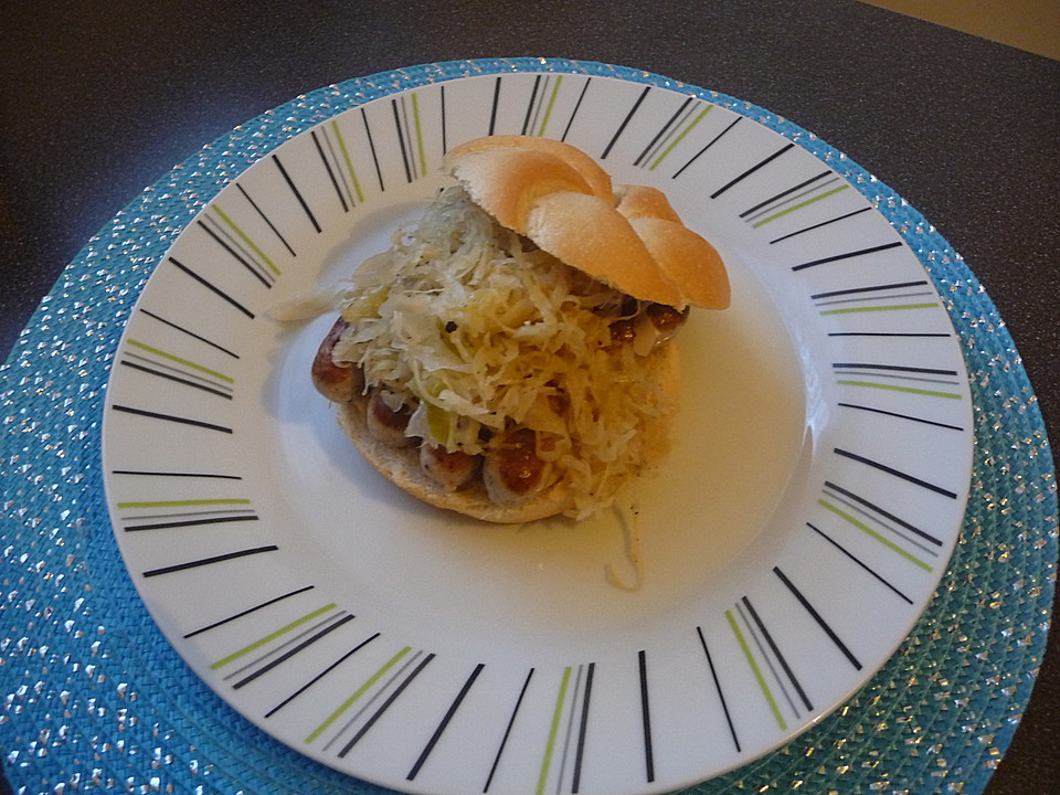 SauerkrautBurger mit Nürnberger Rostbratwürstchen (Rezept mit Bild