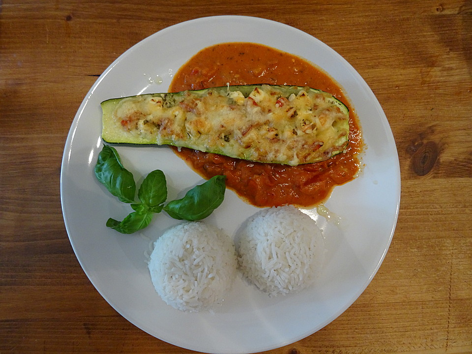 Gefüllte Zucchini mit Tomaten und Feta (Rezept mit Bild) | Chefkoch.de