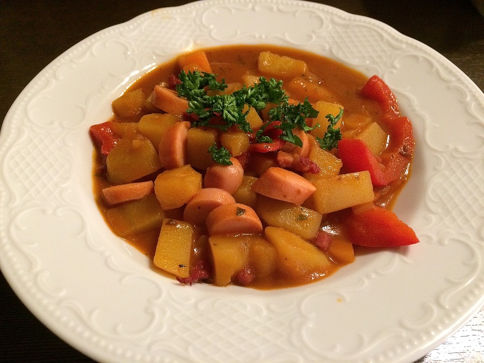 Kartoffelgulasch mit Wiener Würstchen (Rezept mit Bild) | Chefkoch.de