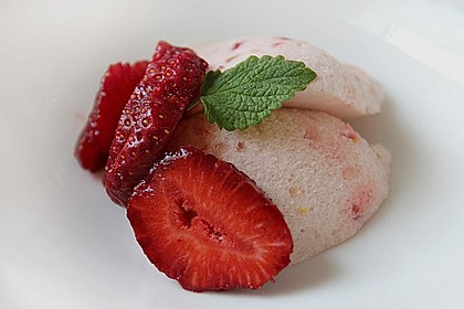 Rhabarbercreme mit Wei&szlig;wein