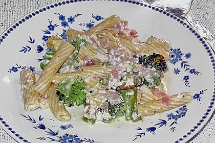 Nudelauflauf mit Brokkoli und Putenfleisch 1