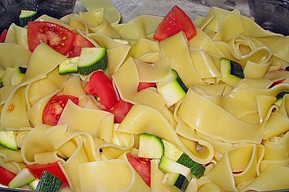 Chili - Tomaten - Zucchini - Nudelauflauf 2