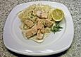 Lachs in Zwiebel - Zitronen - Sahneso&szlig;e mit Nudeln