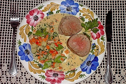 Gebr&uuml;htes Rinderfilet mit buntem Gem&uuml;se