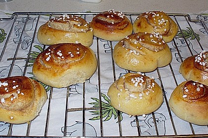 Zimt - Hefe Schnecken 12