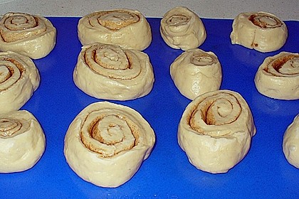 Zimt - Hefe Schnecken 18
