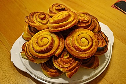 Zimt - Hefe Schnecken 8